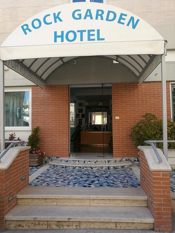 Bed and Breakfast Rock Garden à Gaète Extérieur photo